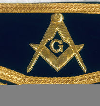 Load image into Gallery viewer, Masonic Tradition Master Mason Round Apron
